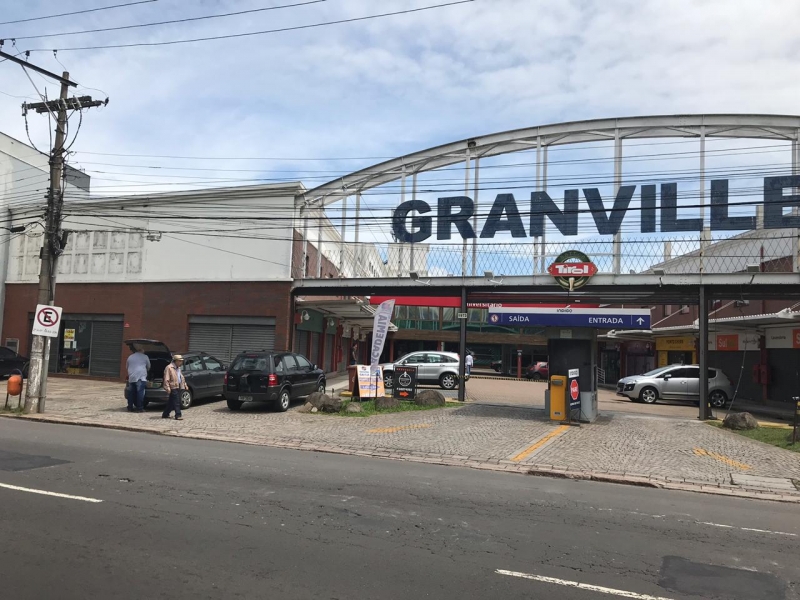 Filial da rede de fast-food ocuparia a área da esquerda na entrada do shopping na zona sul da Capital