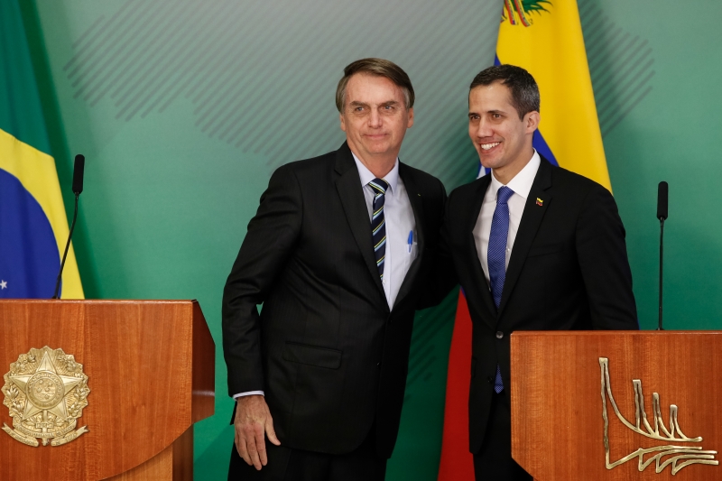 Na quinta-feira, Guaidó (d) esteve em Brasília, onde se reuniu com o presidente Jair Bolsonaro