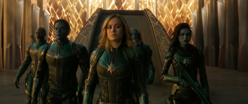 Brie Larson interpreta Carol Danvers, a Capitã Marvel, liderando uma guerra galáctica 