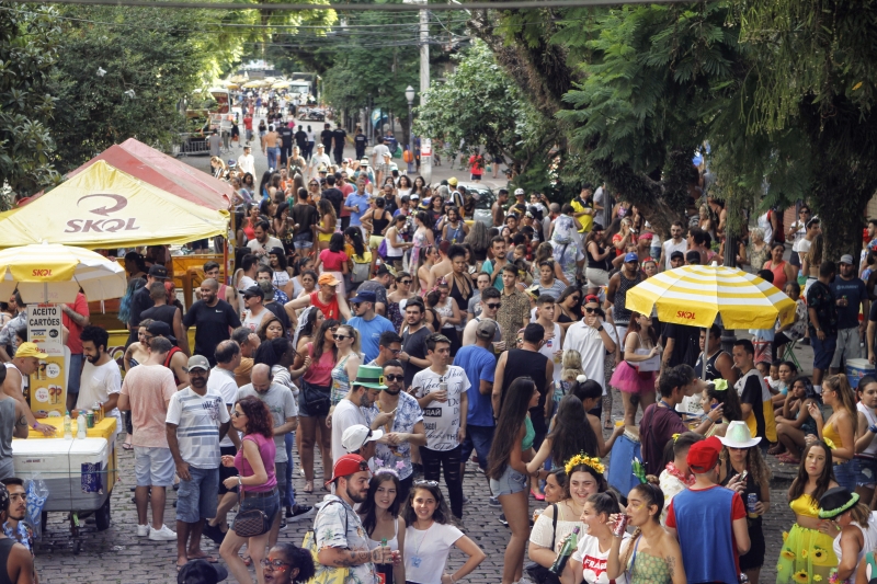 Mau tempo adiou para este domingo desfile de um dos blocos do carnaval na Cidade Baixa