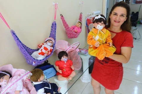 Brincadeira realista: bonecas produzidas em Porto Alegre parecem beb�s de verdade