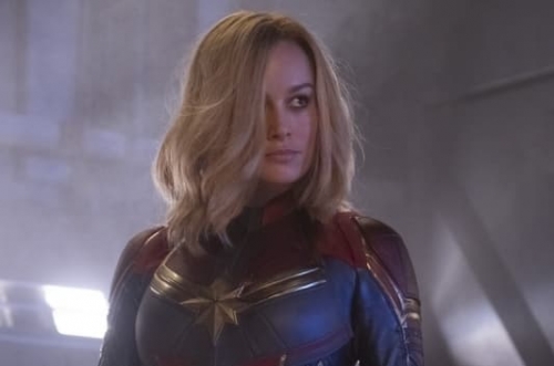 Brie Larson interpreta a Capitã Marvel no primeiro longa da empresa com protagonista mulher 