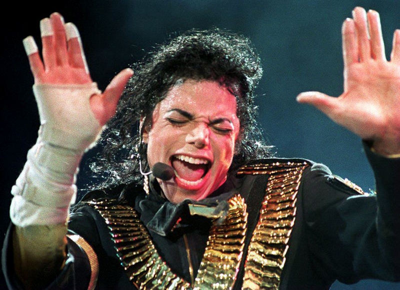 Documentário Deixando Neverland aborda casos de abuso infantil por Michael Jackson