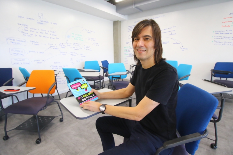 Gustavo Borba, autor do livro A Escola do Futuro Foto: CLAITON DORNELLES/JC