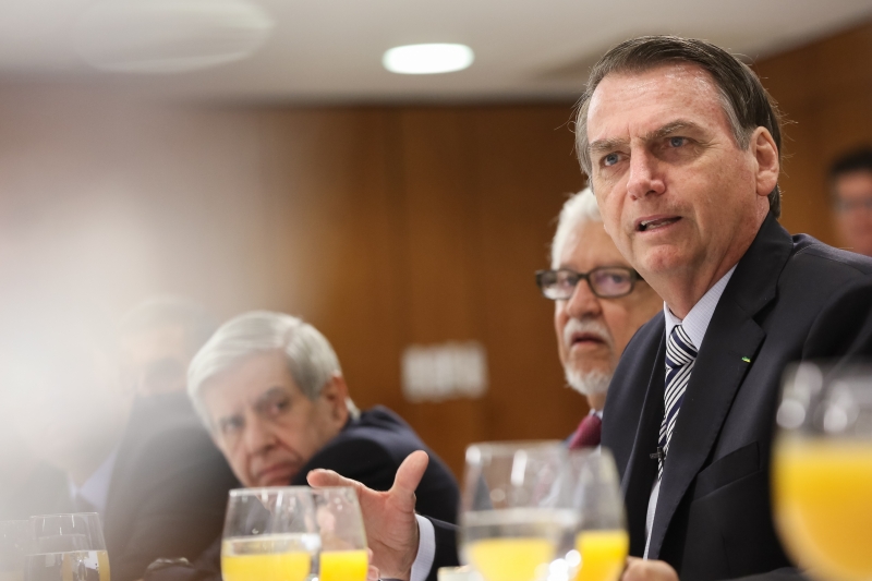 Em café da manhã com jornalistas, Jair Bolsonaro prometeu decisão sobre Álvaro Antônio