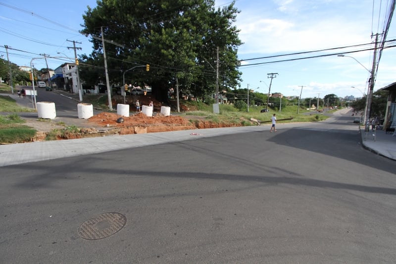 As obras na avenida Tronco estão em andamento nos quatro trechos