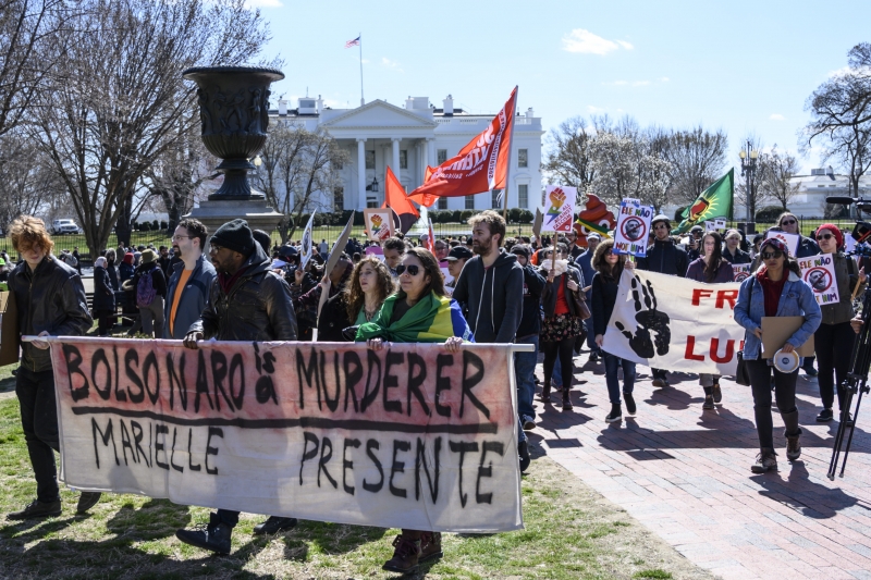 Grupo de 60 manifestantes realizou um protesto em frente à Casa Branca 