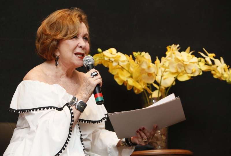 Tânia Carvalho no comando do talk show no União