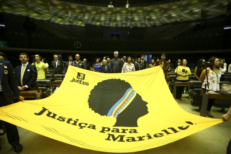 Sessão em memória de Marielle e Anderson reuniu parentes da vereadora e deputados do PSOL