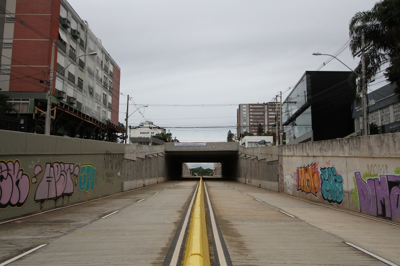 Para reabrir a passagem, empresários bancaram materiais para prefeitura executar