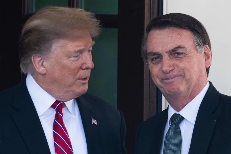 Bolsonaro vai tratar da questão com o ministro da Economia, e não descarta ligar para Trump