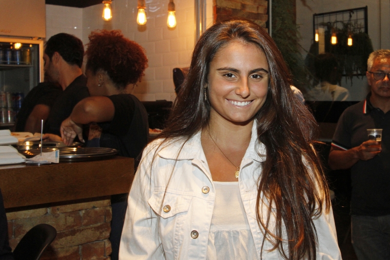 Mariana Zin na recém-inaugurada pizzaria Amiche