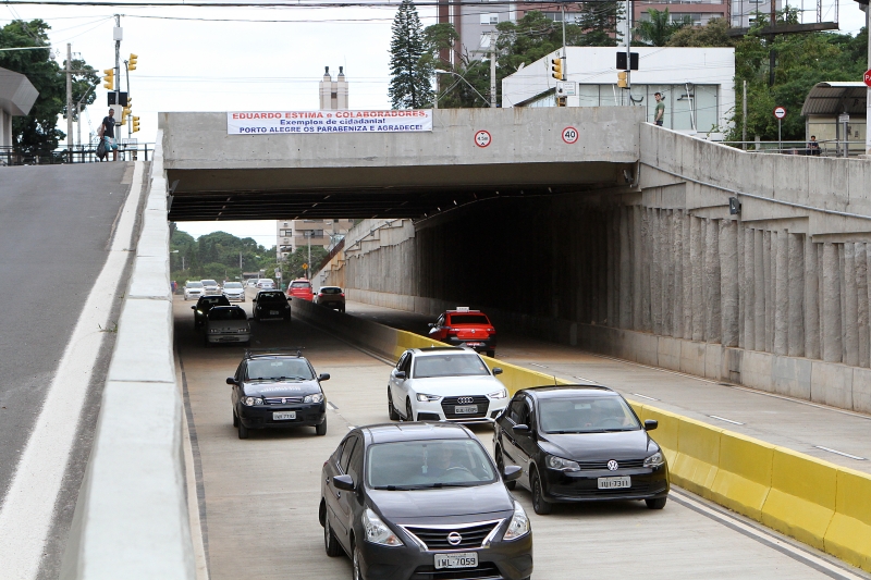 Mesmo com o trânsito liberado na trincheira da Cristóvão, falta a execução de cerca de 10% da obra