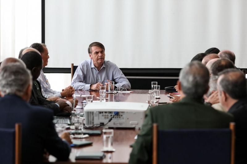 Bolsonaro teve uma reunião com ministros de Estado e os comandantes da Forças Armadas
