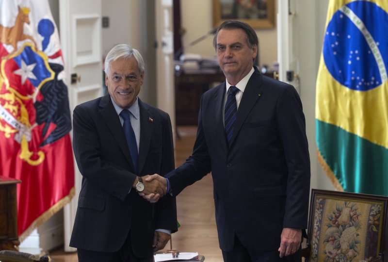 Sebastián Piñera cumprimenta Jair Bolsonaro em La Moneda