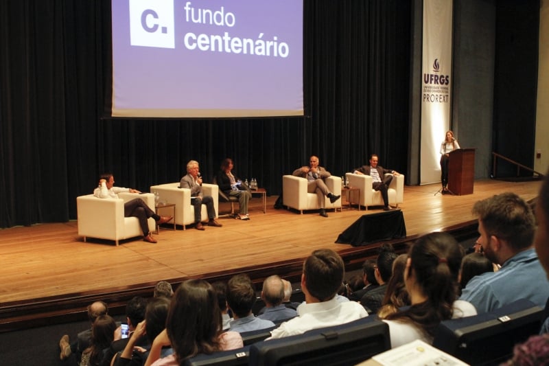 Docentes e autoridades prestigiaram o lançamento do projeto 