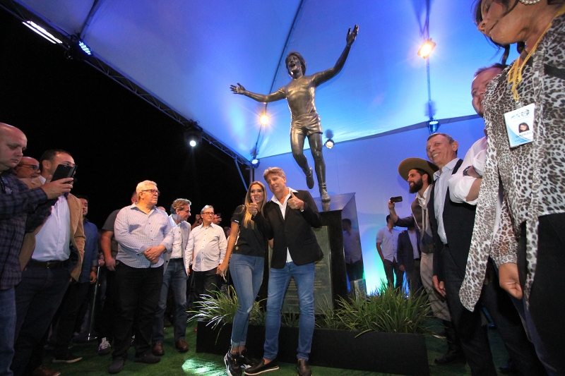 Lembrando da estátua, Renato disse que na esplanada da Arena sempre terá alguém pulsando pelo Grêmio