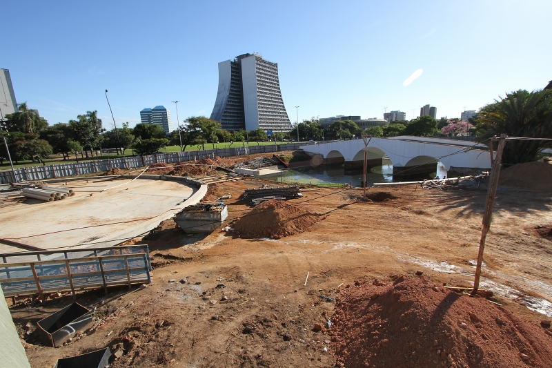 Obras no cartão postal da Capital começaram em janeiro de 2016 e não têm prazo para término  