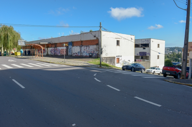 Prédio foi construído na década de 1960 e está desocupado desde 2011