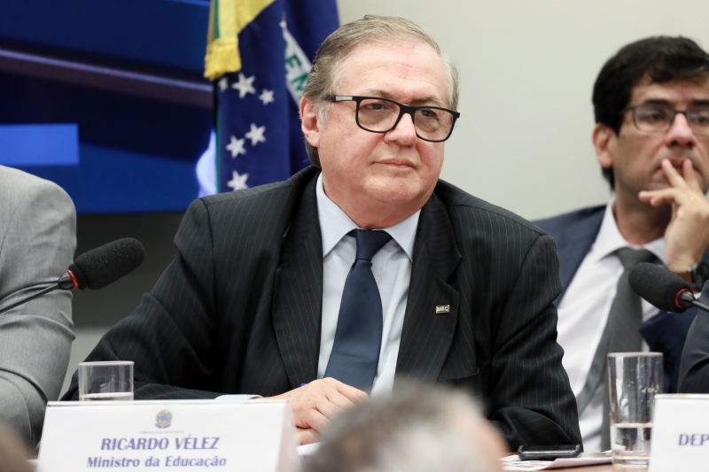 O próprio ministro Ricardo Vélez Rodriguez recebeu R$ 61 mil para mudança 