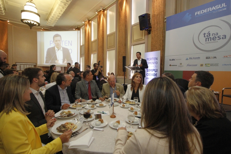 Prefeitura pretende 'desestatizar' todos os serviços da área social