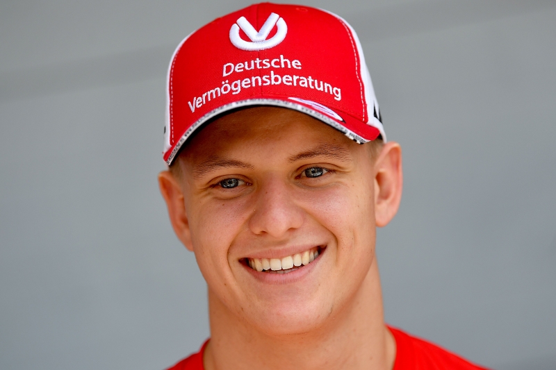 Filho de Michael Schumacher participará de sessão de treinos