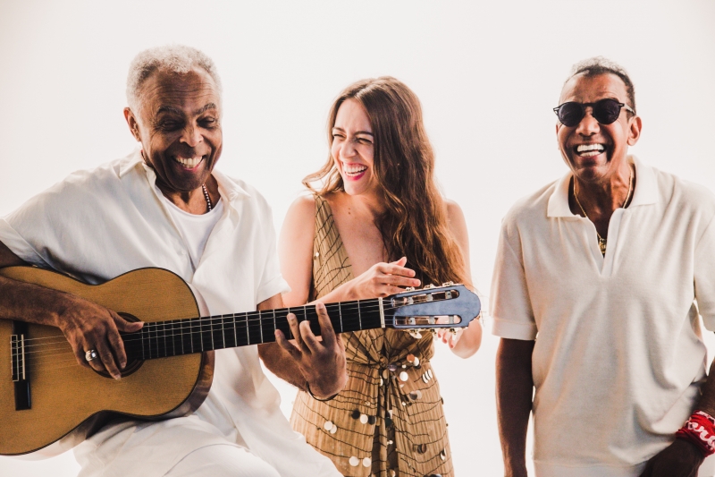Gilberto Gil e Jorge Ben Jor assinam canção de novo disco da cantora Roberta Sá 