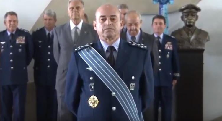 Quem vai assumir agora é o tenente brigadeiro Ricardo Machado Vieira