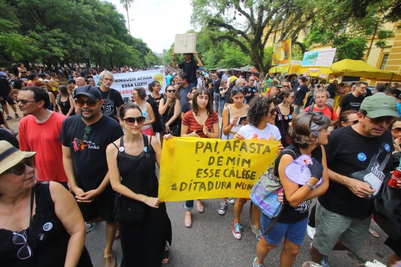Em Porto Alegre, foi realizado dois atos a contra a ditadura neste domingo