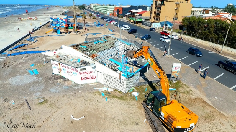 Quiosques na beira-mar foram retirados; entrega será em dezembro