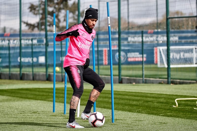 Após 2 meses parado, Neymar voltou a treinar
