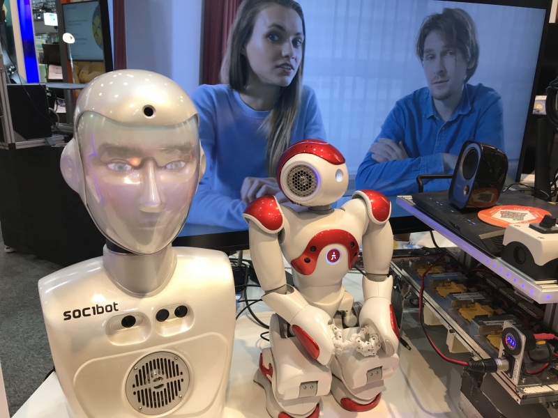 Estande da Universidade Eindhoven de Tecnologia, da Holanda, apresentou robôs que interagem