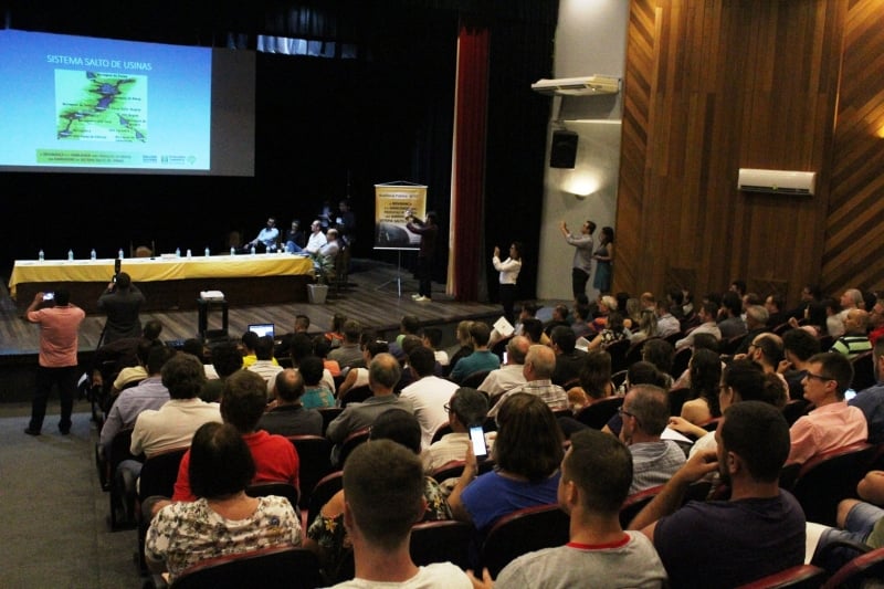 Público debateu sobre áreas abandonadas e possível construção de novas locais para produção energética 