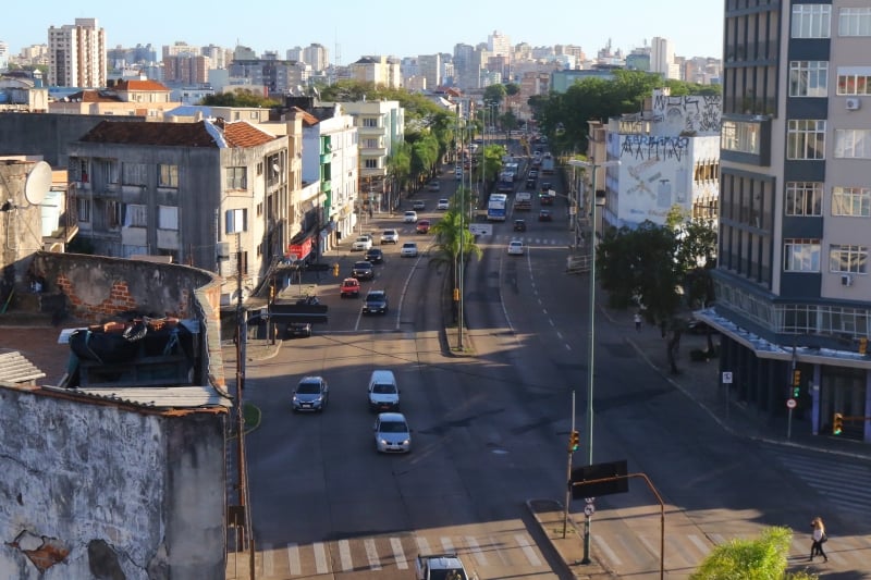 Criada em 1940 como uma grande via, Avenida Farrapos sofre com o abandono