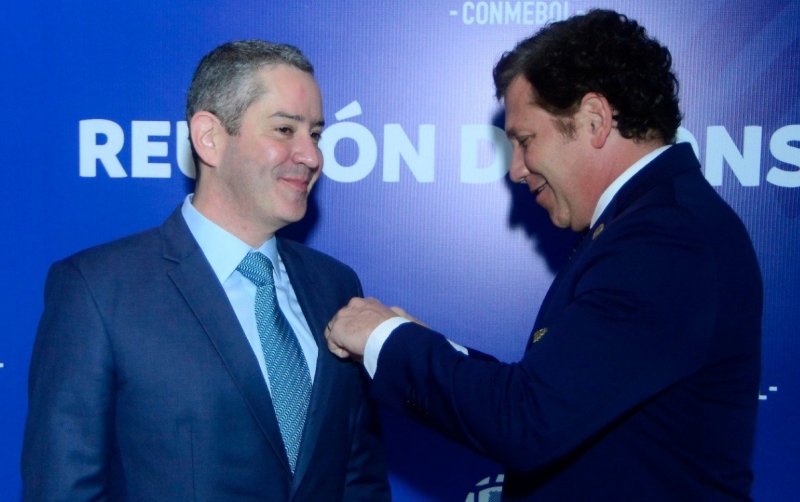 Presidente da CBF, Rogerio Caboclo, foi empossado pelo presidente Alejandro Domínguez