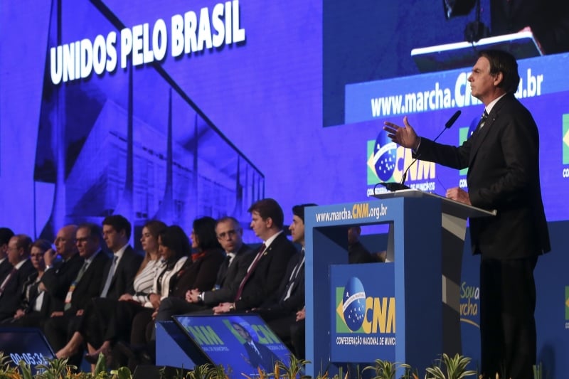 'Queremos dividir o pouco que temos com vocês', afirmou Jair Bolsonaro aos gestores municipais do País