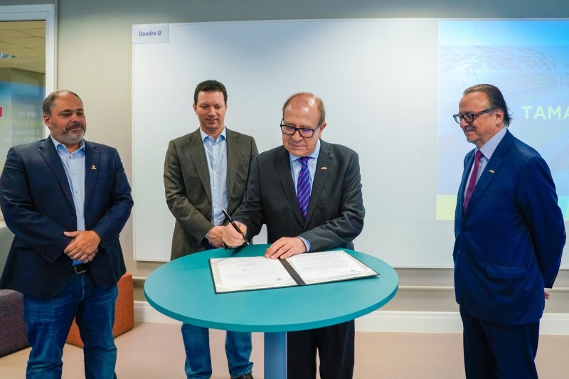 Termo de adoção do canteiro central da Avenida Ipiranga foi assinado nesta terça-feira (9)