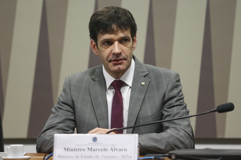 O ministro do Turismo (foto) de Bolsonaro nega ter patrocinado qualquer esquema de candidaturas irregulares