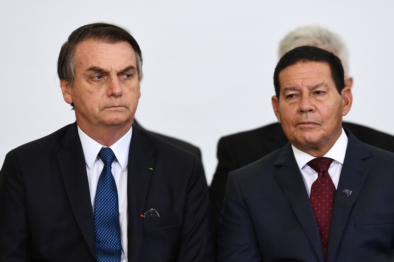 Presidente e Mourão vieram acompanhar a troca do Comando Militar do Sul