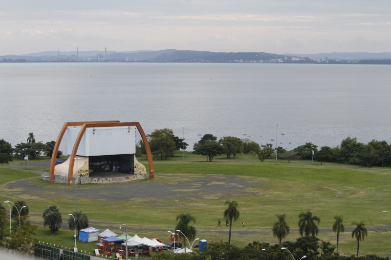 Com entrada gratuita, o evento desta sexta (14) ocorre das 16h à meia-noite