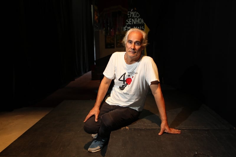 Atuador Paulo Flores é o único fundador da Ói Nóis Aqui Traveiz que ainda segue no grupo