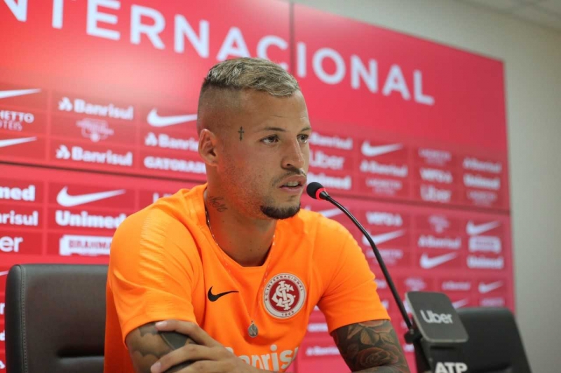 Durante coletiva nesta quinta-feira, atacante uruguaio também destacou a parceria com Guerrero 