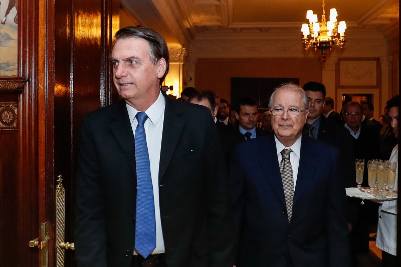 Bolsonaro anunciou que tiraria Amaral (direita) da Embaixada do Brasil em Washington