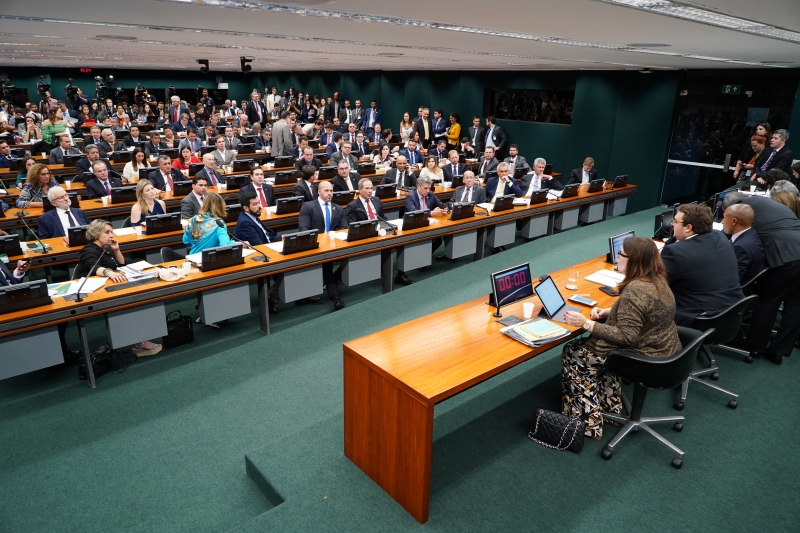 Parlamentares pedem a inversão da ordem do dia, priorizando a PEC do Orçamento Impositivo
