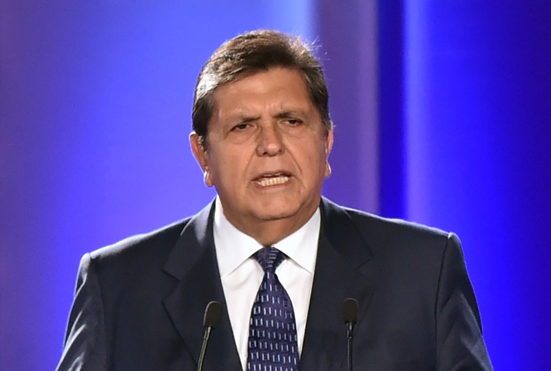 Alan García morreu durante cirurgia, depois de dar um tiro na cabeça ao receber ordem de prisão