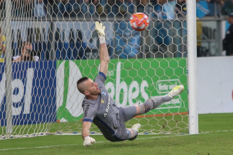 Goleiro Paulo Victor defendeu três penalidades máximas