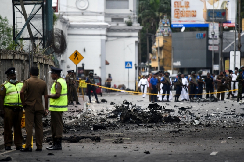 Ontem pela manhã, uma van explodiu próximo a uma igreja em Colombo