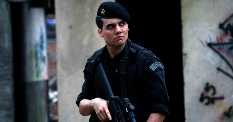 Wagner Moura vive o capitão Nascimento em Tropa de Elite