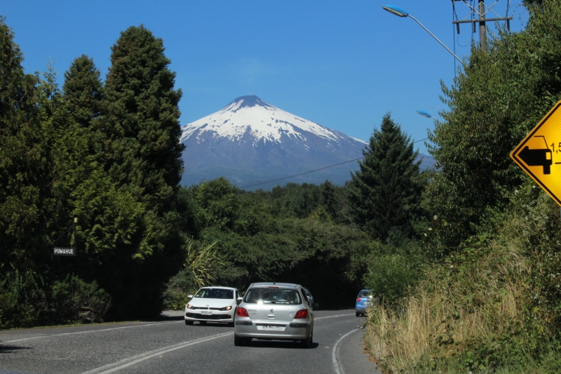 Visita ao Vulcão Villarica, na região de Araucanía no Chile, é uma das dicas presentes na publicação