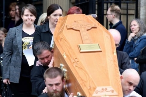 Enterro de Lyra McKee foi realizado ontem na Irlanda do Norte